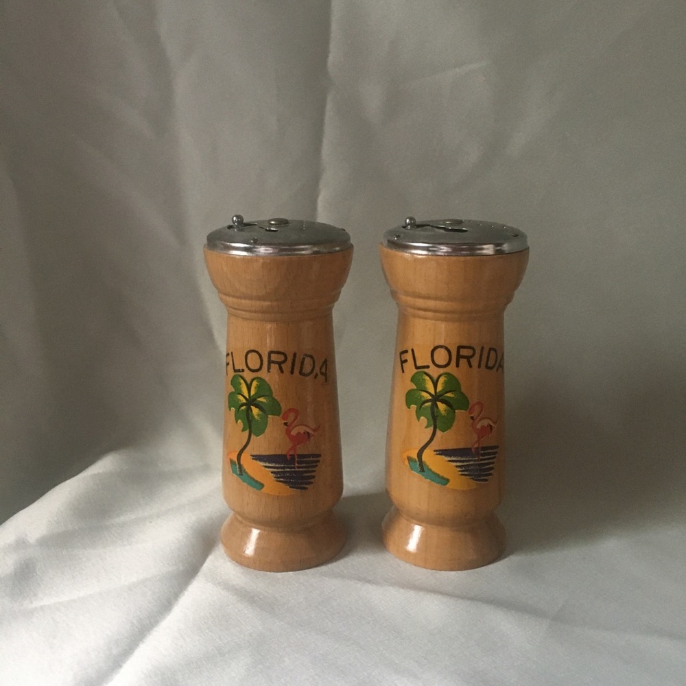 Florida Wooden Vintage Salt n Pepper Shaker Set